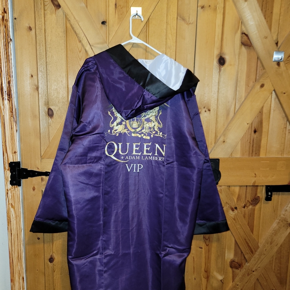 Queen + Adam Lambert VIP Robe One Size - Picture 3 of 6